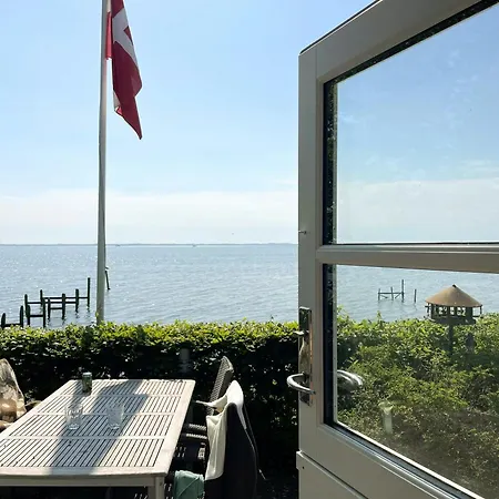 House Near Sea And Forest In Lundeborg * سفينبورغ